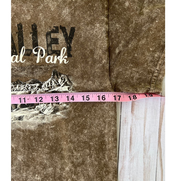 Gildan Women's T-Shirt - Death Valley National Park - Washed Bronze - Size S - Picture 8 of 9